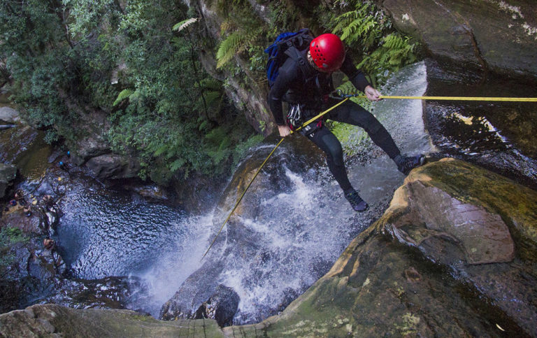 abseiling 105612 768x483