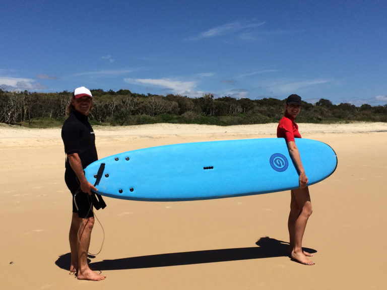 surfing lessons 253075 768x576