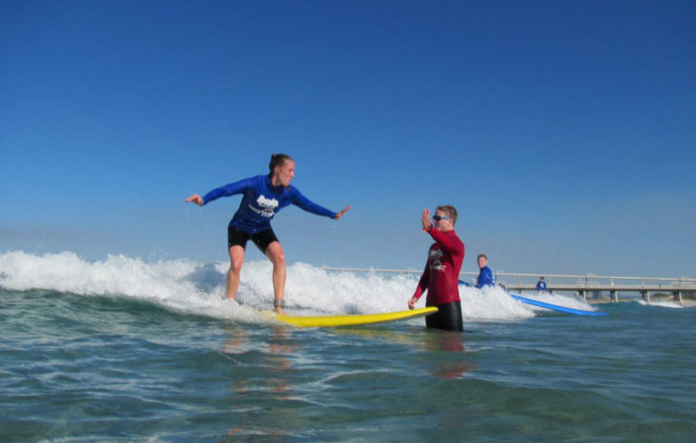 surfing lessons 265158 768x489