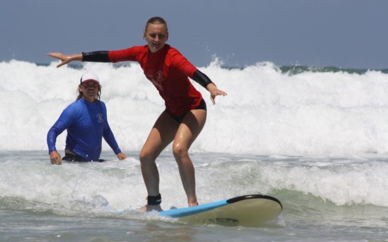 surfing lessons 274602 b 768x480